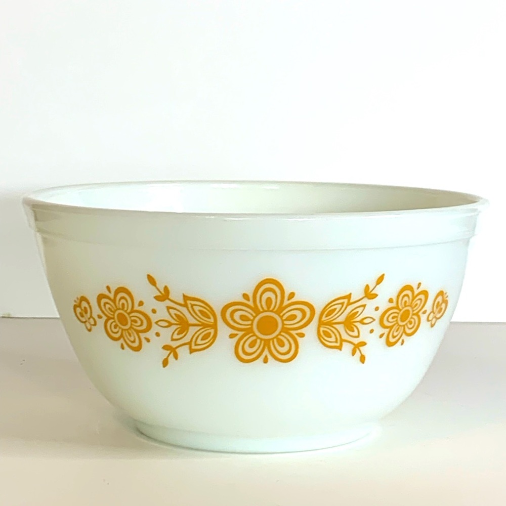 Vintage Pyrex Butterfly Gold 402 Mixing Bowl